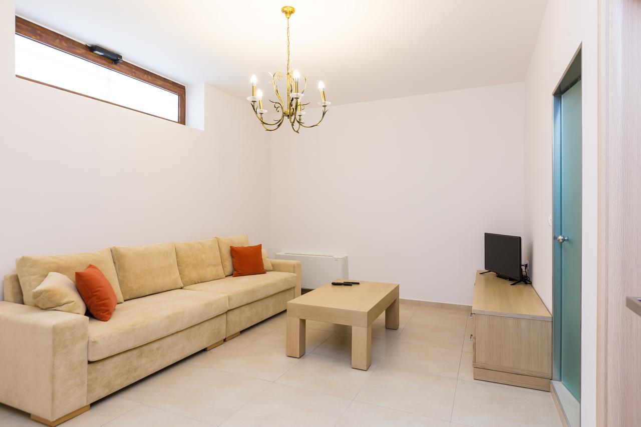 Levanda Luxury Stone Villa *