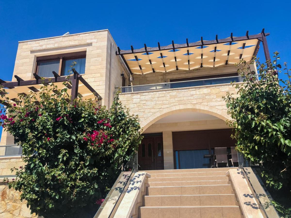Levanda Luxury Stone Villa *